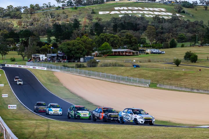 Car 50 at Mount Panorama, Bathurst